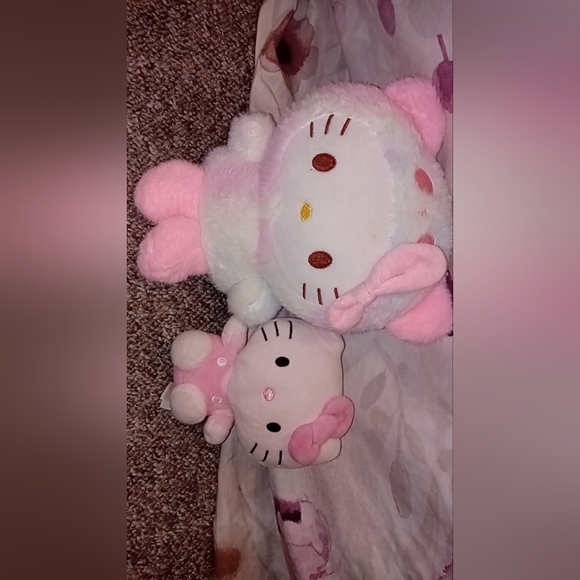 Hello kitty Plush - Picture 1 of 1